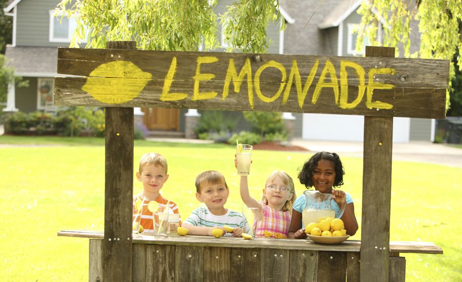 kids at a lemonade stand in the summer
